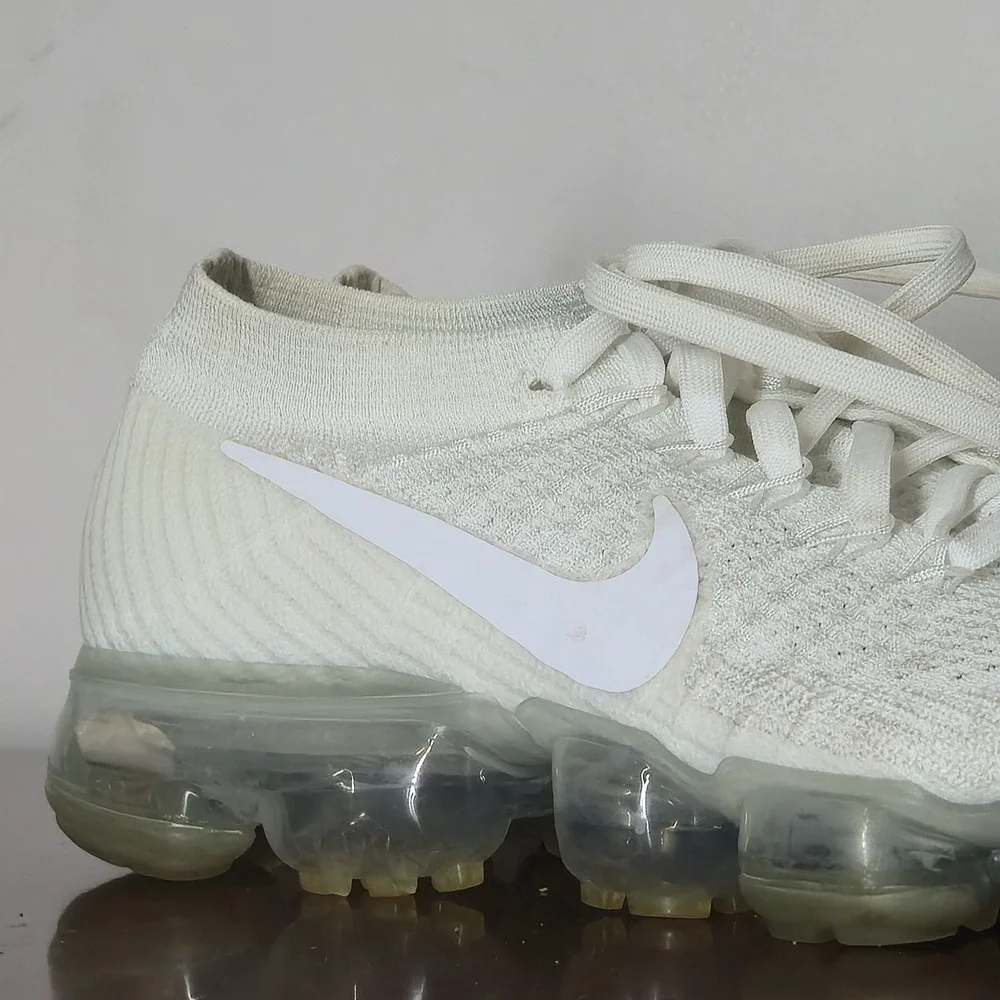 Nike Air VaporMax Flyknit Shoes Womens 7.5 White Running Sneaker 849557-100
